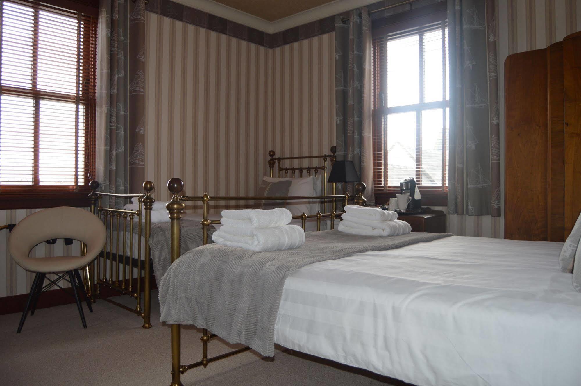 Knysna House Hotel Lerwick Bagian luar foto